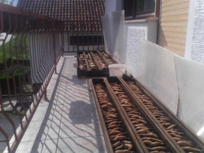 Batat spreman za prodaju na kućnom pragu Batat spreman za prodaju na kućnom pragu