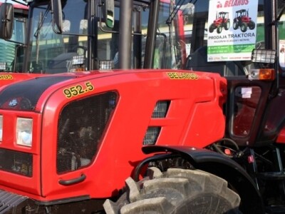 Traktor Belarus 900
