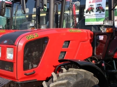 Traktor Belarus 900