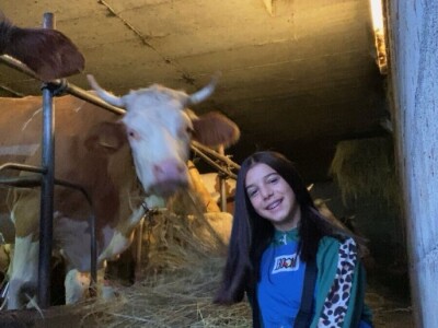 Belkisa Porčić na farmi u Krivaji kod Cazina