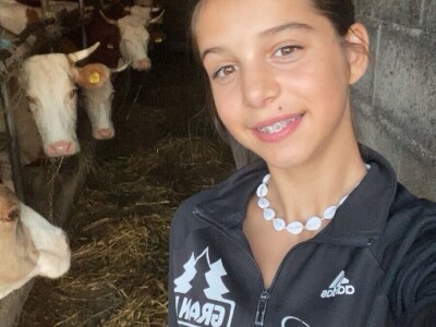 Belkisa Porčić na farmi u Krivaji kod Cazina