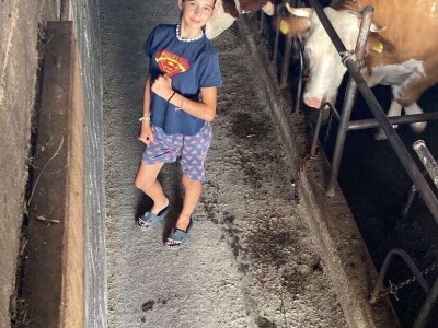 Belkisa Porčić na farmi u Krivaji kod Cazina