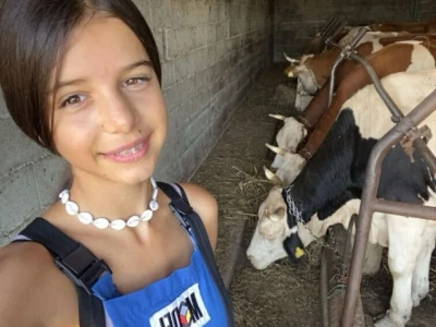 Belkisa Porčić na farmi u Krivaji kod Cazina