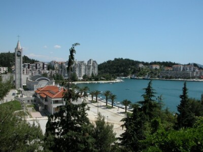 Bi li grad Ploče tako izgledao kada bi se u njemu izgradila TE? Bi li grad Ploče tako izgledao kada bi se u njemu izgradila TE?