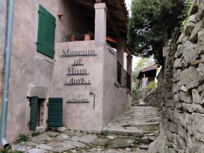 Biska i muzej u Humu