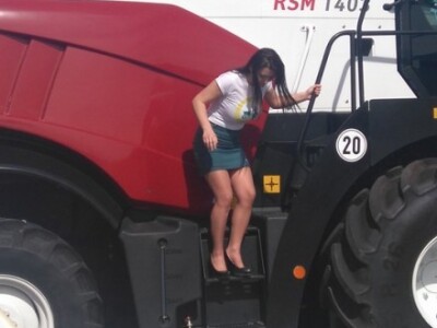 Djevojke uz ruske i turske strojeve