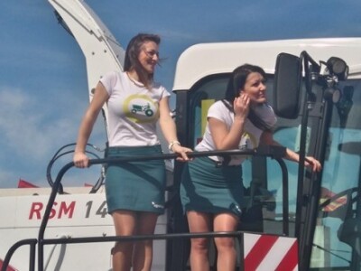 Djevojke uz ruske i turske strojeve