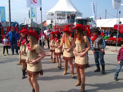 Ispred AgroPMD-ova šatora