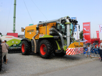 Claas samohodna cisterna