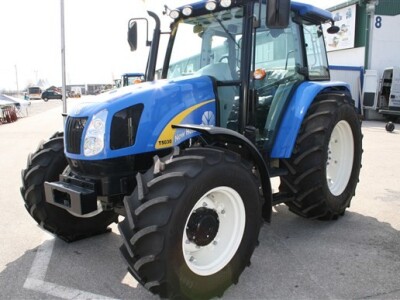 New Holland traktori
