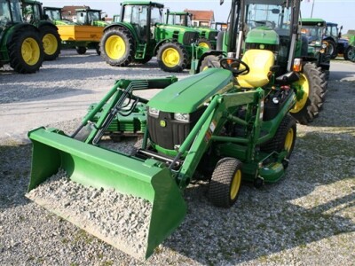 John Deere traktori