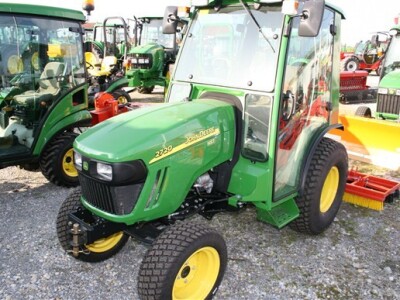 John Deere traktori
