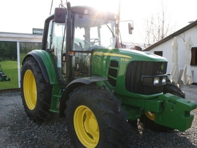 John Deere traktori