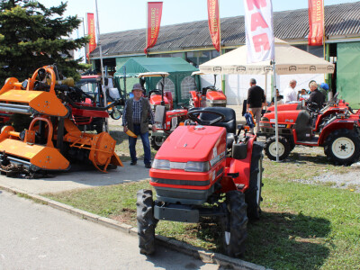 Prodet rabljeni mali traktori