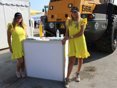 Najžuće hostese u akciji