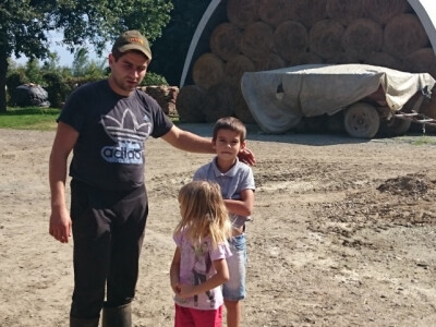 Stefani i Matej uz strica Dragana Stefani i Matej uz strica Dragana