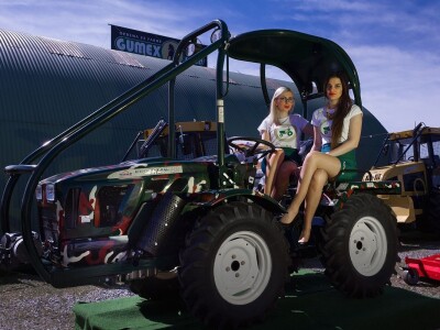 Hittner traktor u maskirnoj izvedbi