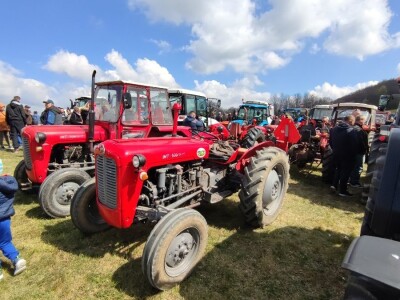 Blagoslov traktora na Strugači