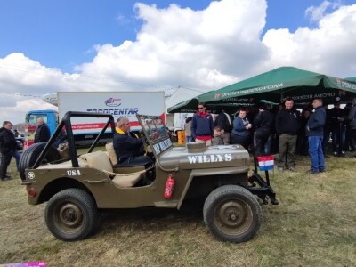 Blagoslov traktora na Strugači