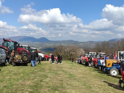 Blagoslov traktora na Strugači