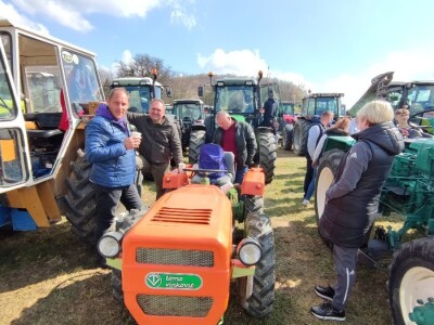 Blagoslov traktora na Strugači