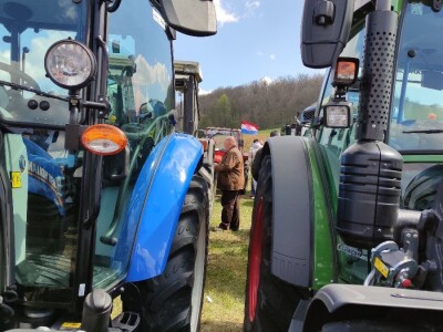 Blagoslov traktora na Strugači