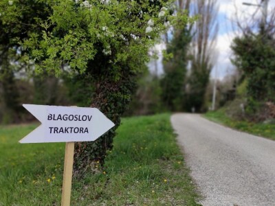 Blagoslov traktora na Strugači