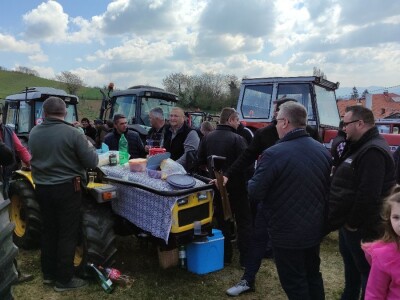 Blagoslov traktora na Strugači
