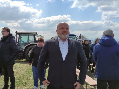 Blagoslov traktora na Strugači