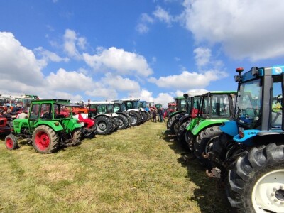 Blagoslov traktora na Strugači