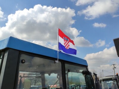 Blagoslov traktora na Strugači