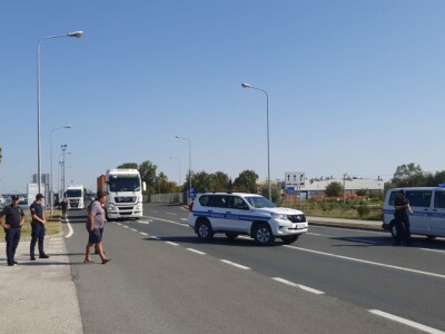 Blokirana granica u Orašju