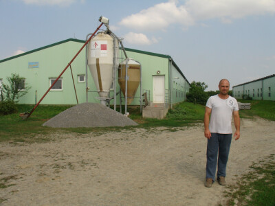 Boris Glavašić ispred novog kompleksa