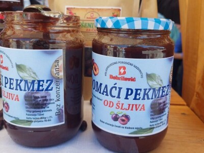 Boro oživio seosko imanje i napravio biznis sa šipkom