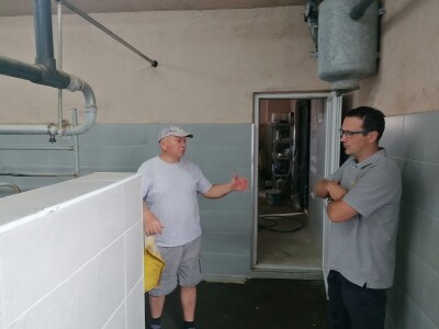 Bosanska farma od milion maraka - krave s nanogicama, domaćin u papučama