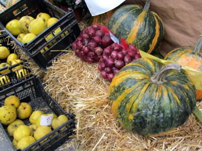 Lepo dekorisan štand