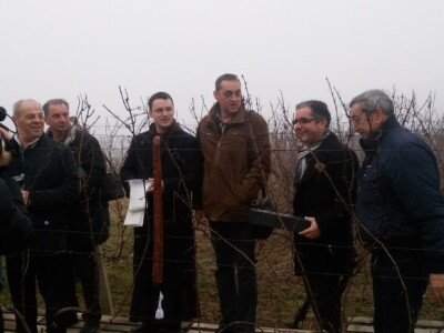 Brojni uzvanici predvođeni predsjednikom Uprave Iločkh podruma Robertom Miljkovićem Brojni uzvanici predvođeni predsjednikom Uprave Iločkh podruma Robertom Miljkovićem