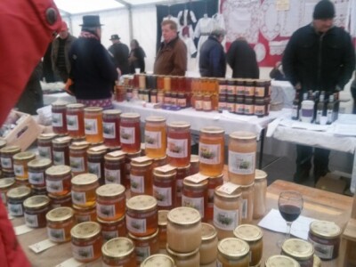 Na prodaju se nudio i med