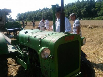 Stari traktor još u funkciji