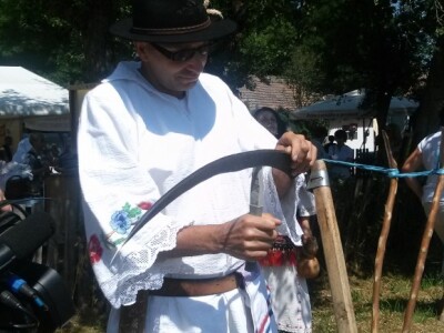 Kosac Pavo Marojević oštri kosu