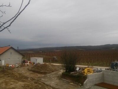 A u daljini Fruška gora