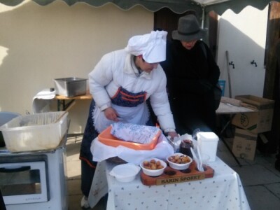 Snaše su pekle ukusne lepinjice