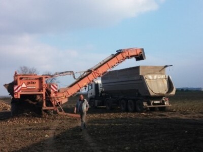 ratarska mehanizacija na njivi Zmaićevih