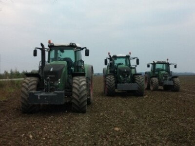 ratarska mehanizacija na njivi Zmaićevih