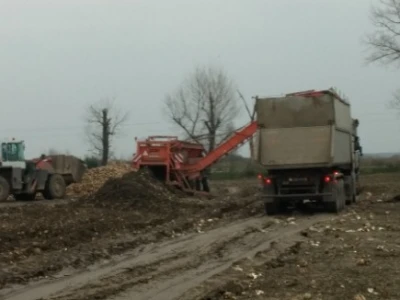 ratarska mehanizacija na njivi Zmaićevih