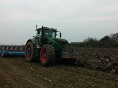 ratarska mehanizacija na njivi Zmaićevih
