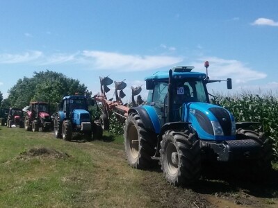 Traktori u promenadi