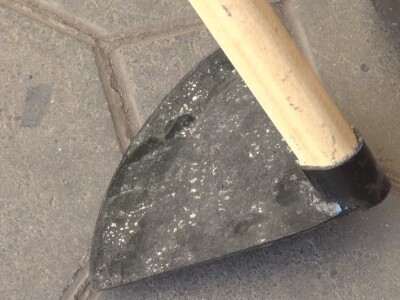 Kovanje motika je zahtjevan posao, no ide dobro