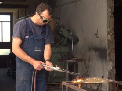 Kovanje motika je zahtjevan posao, no ide dobro