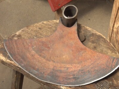 Kovanje motika je zahtjevan posao, no ide dobro